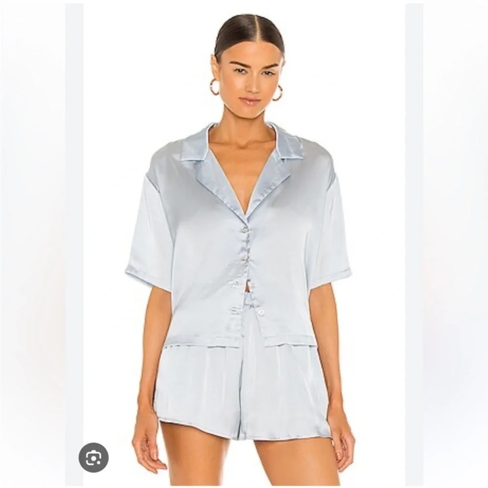 Lovers and Friends Shawn top in Sky Blue - Picture 5 of 7